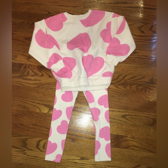 Zara Heart Sweatshirt and Leggings - Picture 5 of 10